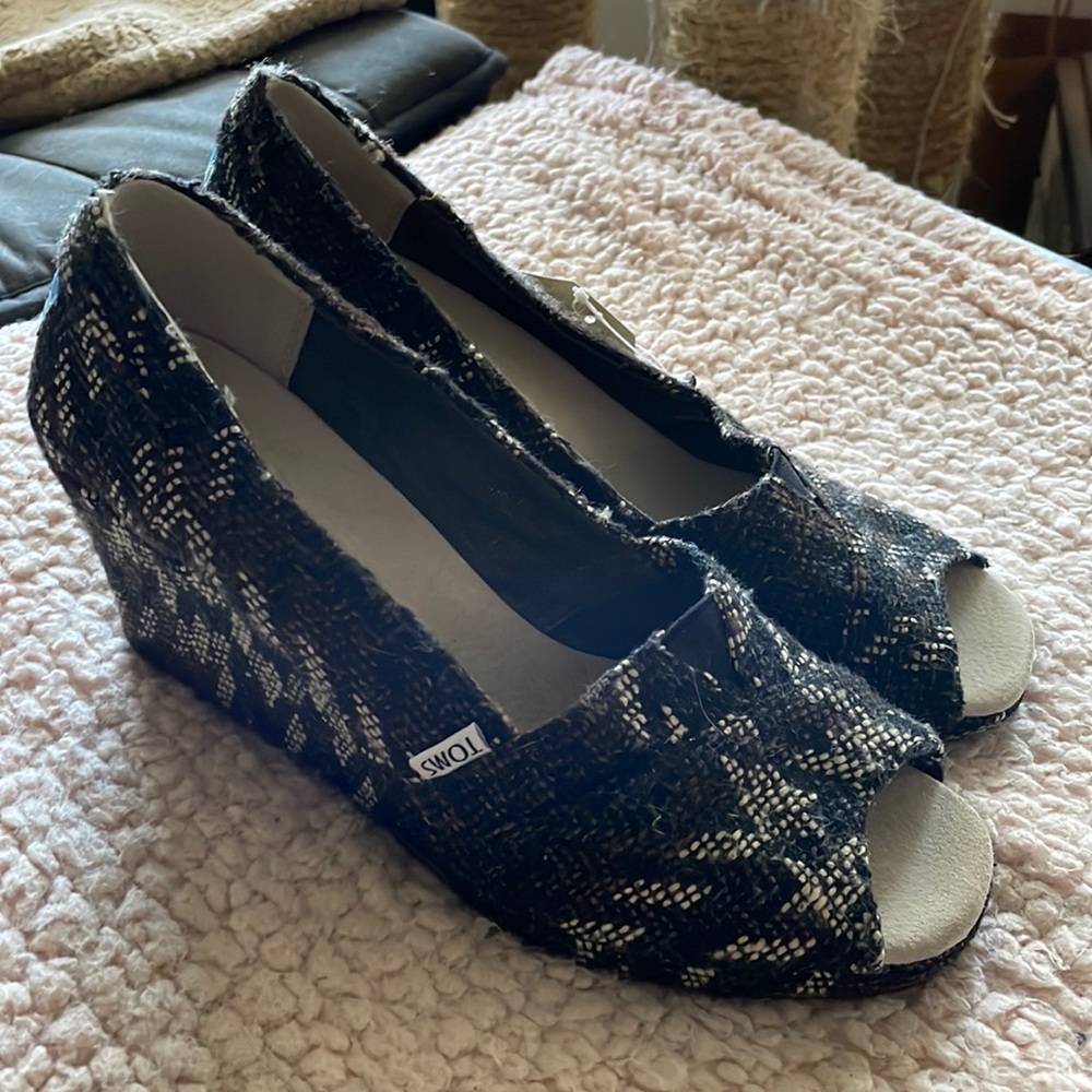 NWT Size 11 Toms Brown Houndstooth Open Toe Wedges